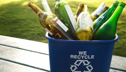 RECICLANDO VIDRIO.