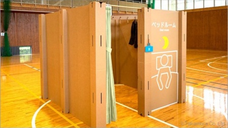 CREAN EN JAPON HABITACION DE CARTON CORRUGADO